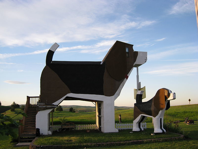 美國 愛達荷州，狗吠叫公園飯店 (Dog Bark Park, Cottonwood, Idaho)