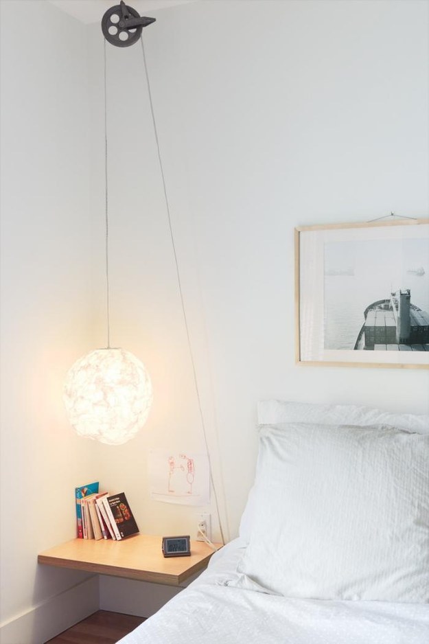 11. 裝設一個不錯的床邊小燈，讓你不用起床關燈。