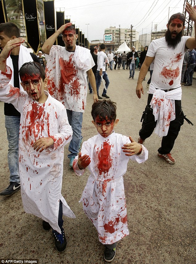 這個流血的祭典，也在印度、伊拉克 (Iraq)、黎巴嫩 (Lebanon)、阿富汗 (Afghanistan) 也都會舉行。在儀式中，會看到很多年輕的孩子，拿著大把的刀、走在大街上，頭上的傷口還流著血。