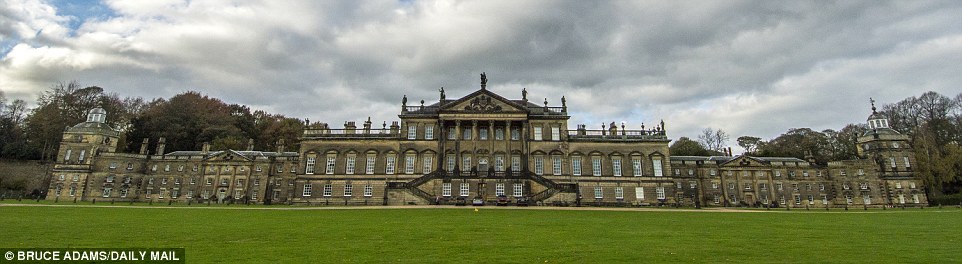 位于南约克郡 (South Yorkshire)，伍德豪斯温特沃斯豪宅 (Wentworth Woodhouse) 是最富丽堂皇的豪宅，全长是白金汉宫 (Buckingham Palace) 的2倍，也能算是5个豪华宅邸加起来的大小