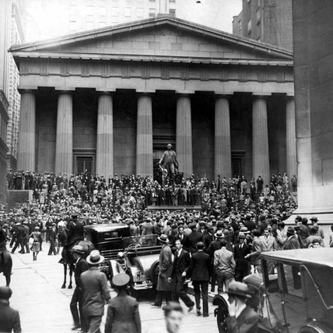 1929年10月24日，美國股市忽然大幅地波動，這被認為是股市崩盤的開始。