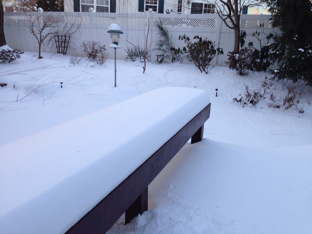 10. 一層完全和底下長凳體積一模一樣的白雪...哇！