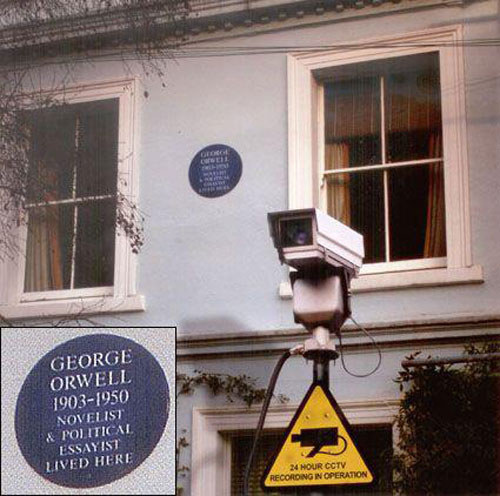 老大哥正在看著你 （該房舍為喬治歐威爾故居，曾出版科幻小說「1984」描寫一個恐怖的被監控的社會。） 