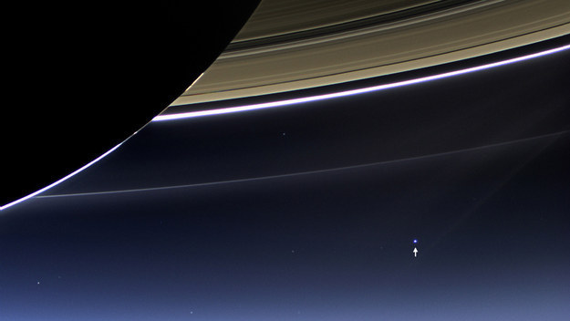 这是你躲在土星环后面的样子。