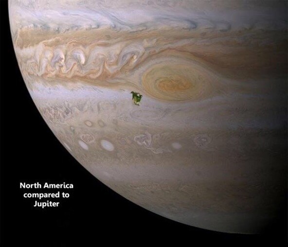  我们来谈谈星球。那个小小的绿色斑点，是北美洲在土星上的大小比例。