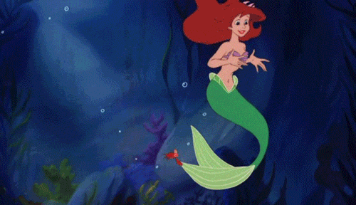 2.) 女主角Ariel的尾巴顏色呈現藍綠色調，是迪士尼的色彩實驗室特地調配的顏色。這個顏色最後當然也被命名為"Ariel"(這不是廢話嗎...)。