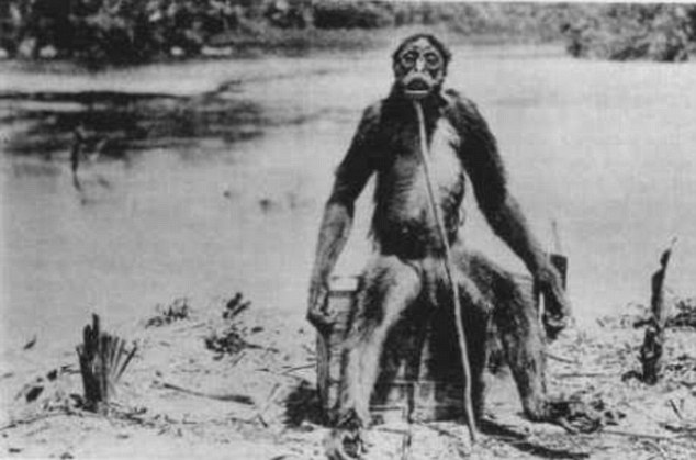 在1920年间，一个瑞士的石油探勘团队来到了南美洲的丛林，在Tarra河当中发现了两只像是猴子的生物站立著，大约有157公分高，大声吼叫且摆荡姿势地靠近探勘队。