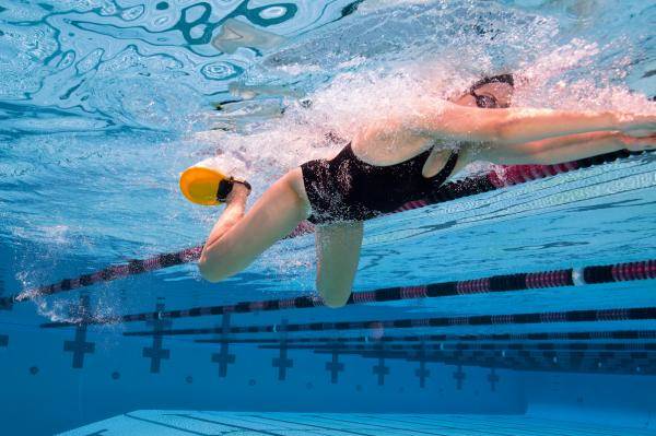 5.) Swimming and eating: Eating less than an hour before swimming does not increase the likelihood of muscle cramps.