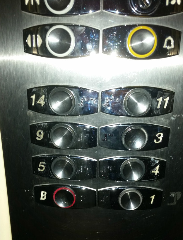 4. 应该是我不懂这个电梯的逻辑... 
