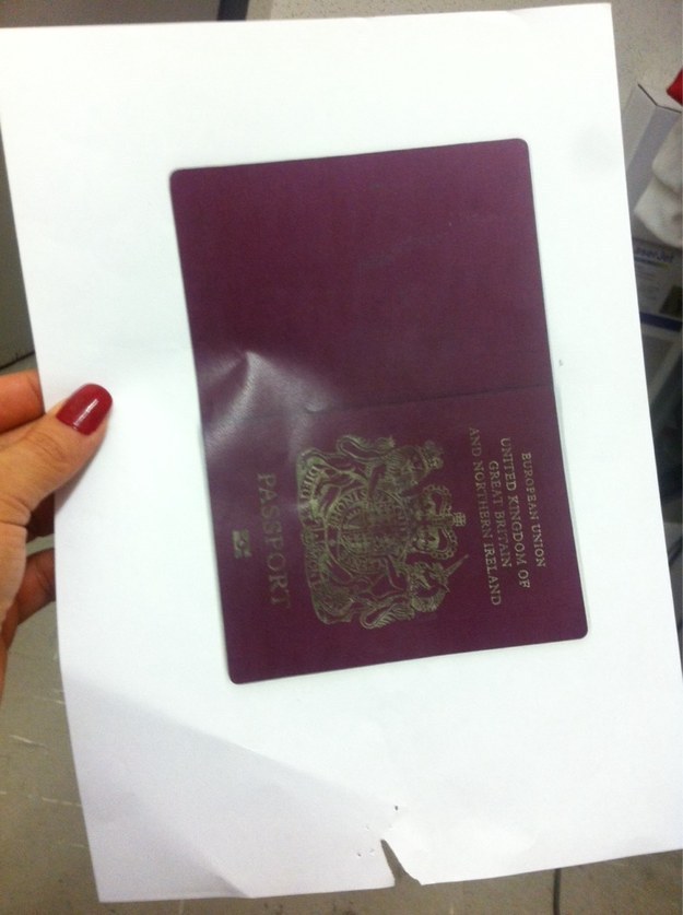 这是某人缴交的护照影本