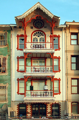 19.邻近的Arnavutköy非常的美丽，也非常值得一看：
