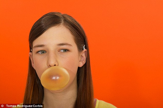研究學者發現，咀嚼口香糖的前30秒的時候是最有效的，之後就會漸漸降低功效。此外，還是要使用「無糖」口香糖才會最有功效，否則糖分將會「餵養」口腔裡頭的細菌。