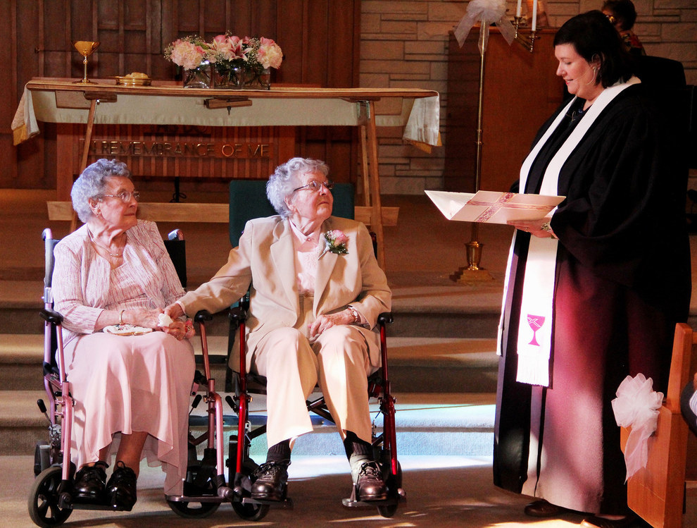 4. 在爱荷华州 (Iowa) 中， 91岁的Boyack和90岁的Dubes在相爱70年后，终于可以结婚了。