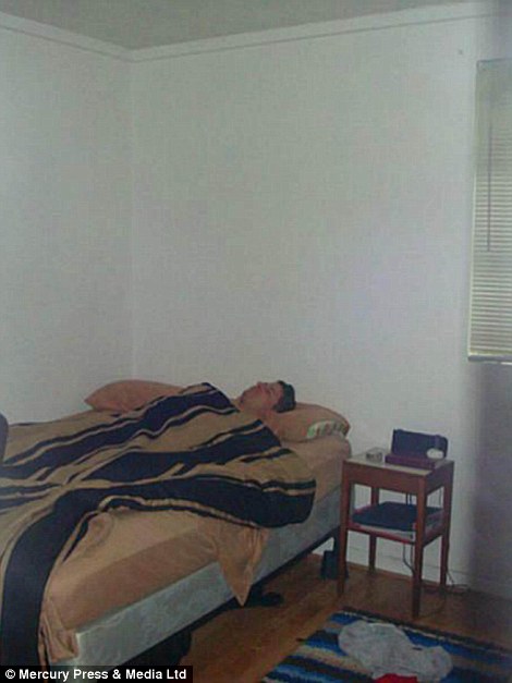 This man didn't even have time to wake up before the estate agents arrived to take the picture as he laid in bed