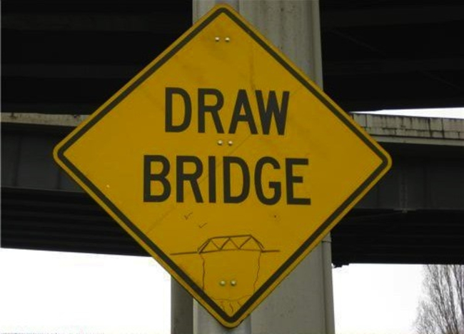 本來是吊拉橋標誌，但有人在下面畫一座橋...