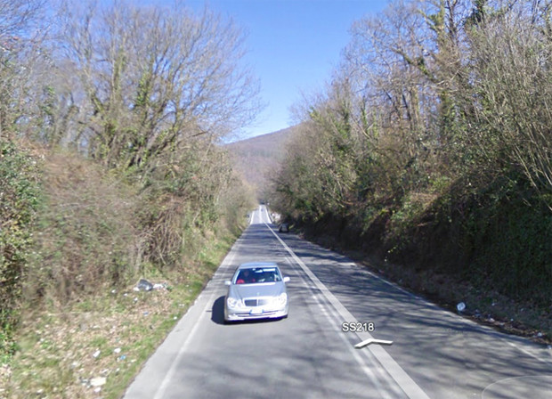 义大利的"Uphill-Downhill Road Of Ariccia (阿里恰上下坡路) "。