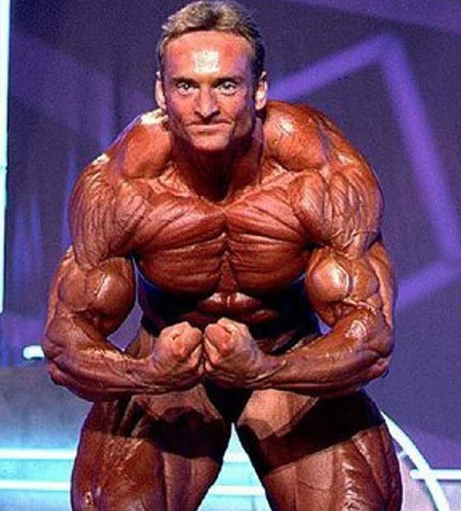 M&uuml;nzer's downfall was the large amount of steroids he took on a near-daily basis to achieve his physique. He worked hard at the gym, but it was the steroids that allowed him to pack on muscle and maintain it in such an unnatural way.