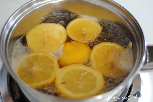 11.自然空气清新剂：放3颗切成一半的柠檬在一盆水中，让它们被水淹没，接着再加入一匙香草精，再熬煮，直到水分全部蒸发。