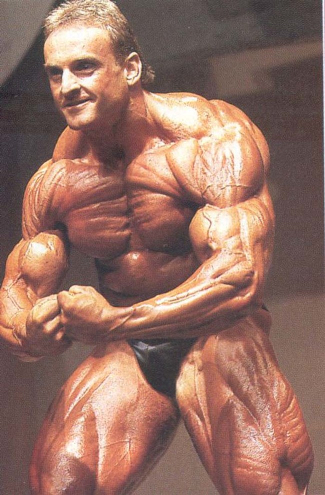 Here is M&uuml;nzer in his prime. Thanks to his unnaturally low body fat percentage, you can see an amazing amount of detail in the muscles below his skin.