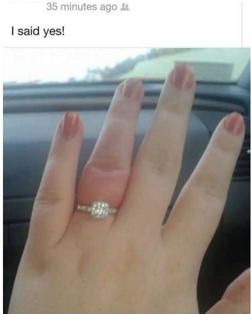 这支戒指它看起来很不愿意啊！