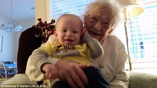 This image shows Ohio mom Amanda Garber's son, Samuel, with his great-great-grandmother, Helen Willaman - a 101-year difference