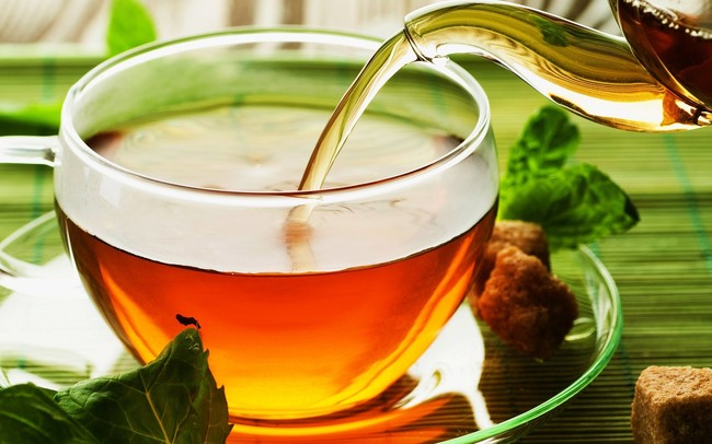 Drinking black tea can aid in reversing the damage of smoking on the lungs.