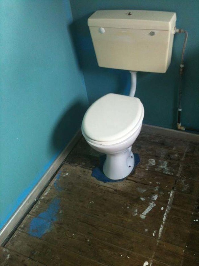 Here's a normal photo of the toilet from the same position.