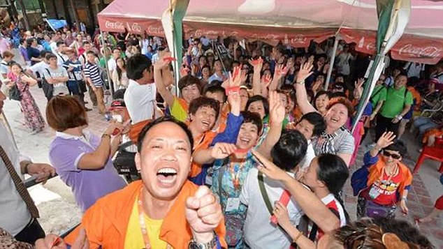 因为如此庞大的旅行团，泰国旅游局也估计将会带来6亿泰铢 (5.4亿台币/1789万美金) 的商机。泰国旅游局局长也表示，泰国一直都是中国老板犒赏员工前来旅游的火红地点。