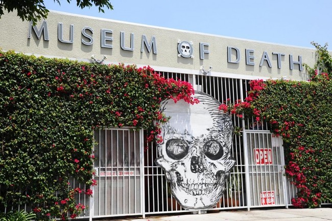 The Museum of Death is housed in what was once the home of Westbeach Recorders, the studio where Pink Floyd and other big names recorded their albums. The studio's soundproof walls muffle outside noise, lending the museum an eerie silence.