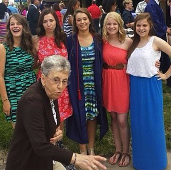 people getting in the way, people ruining photos, accidental photobomb