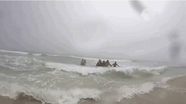 A Teen Girl Who Was Nearly Killed In A Riptide Was Saved By Her Selfie Stick