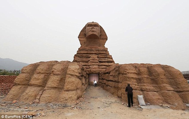 Another replica of the Sphinx in Shijiazhuang is much more like the original though it's still more detailed