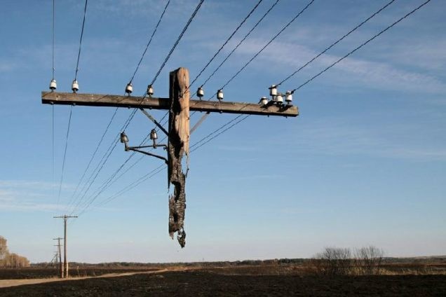 This isn't an optical illusion, it's just part of a phone line that has been destroyed by a fire in Russia.