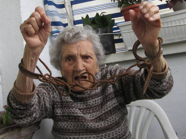 Bulgarian eBay account owner retrooobg uses his 94-year-old aunt as a model for some of his listings, and