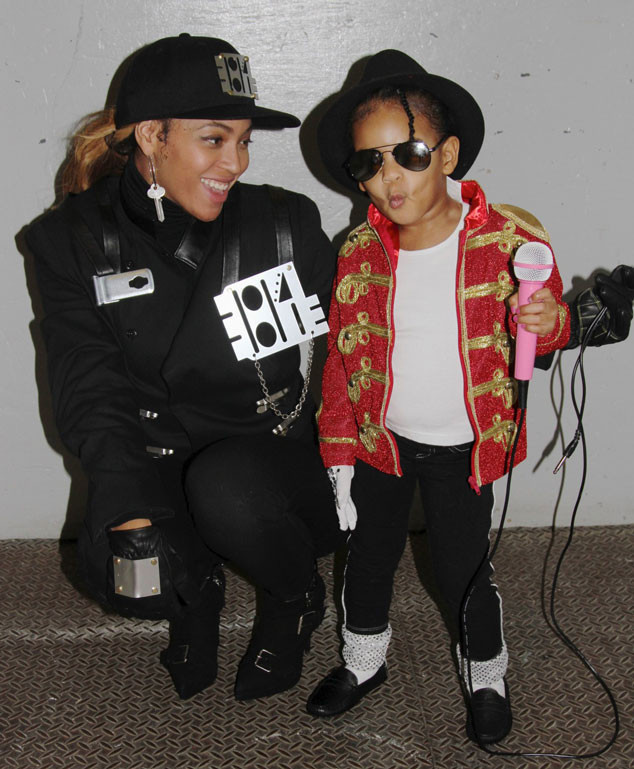 Beyoncé and Blue Ivy as Janet and Michael Jackson