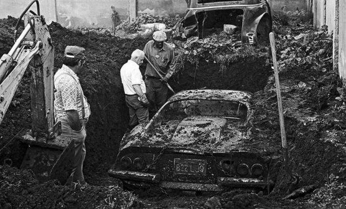 A buried Ferrari Dino was unearthed. 