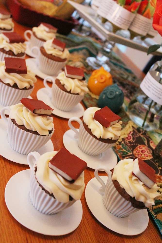 These cupcakes are the reason why there's a waitlist for your local bookclub.