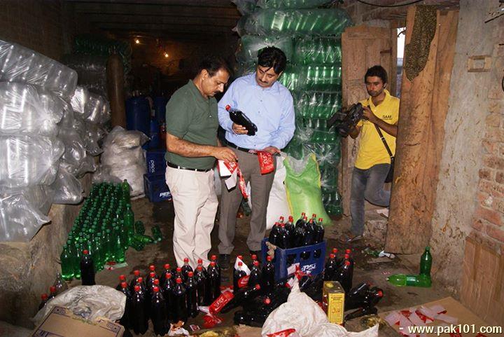 Fake_Coca_Cola_Coke_factory_Gujranwala_21_ylpnb_Pak101(dot)com