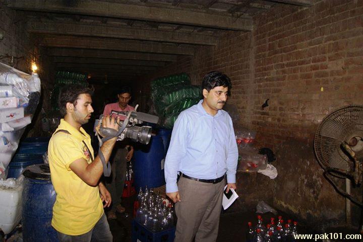 Fake_Coca_Cola_Coke_factory_Gujranwala_4_wsaxu_Pak101(dot)com