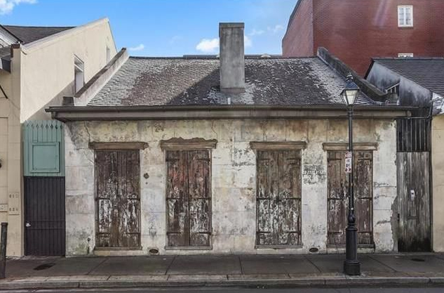 This crappy-looking place is in the French Quarter of New Orleans.