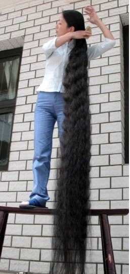Long hair that goes past her feet!