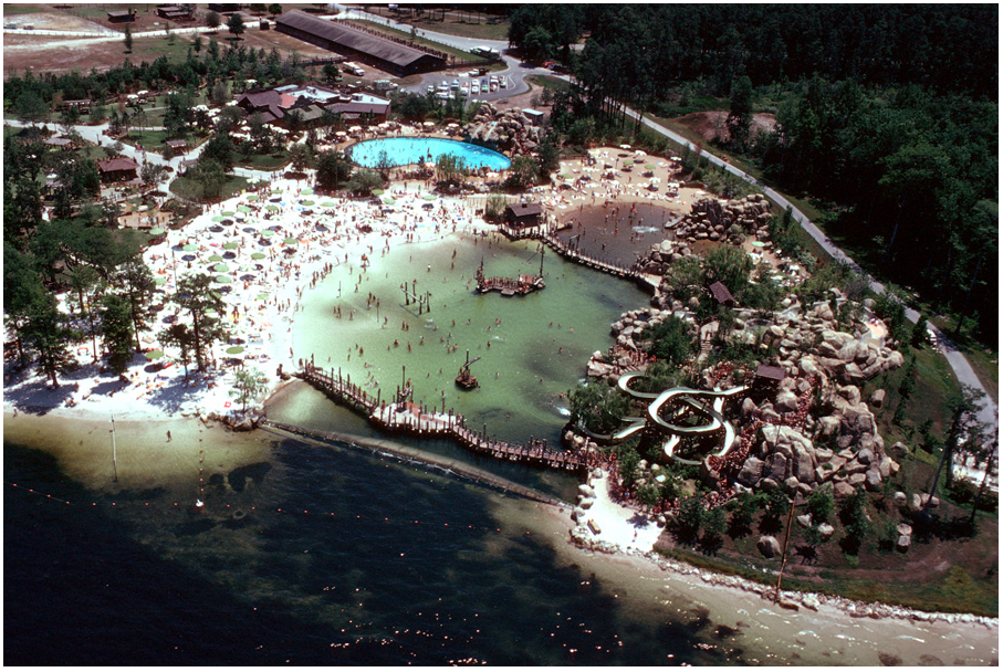 At its peak, River Country boasted four water slides, a sand-bottom lake, an white water rapids, and a tubing river.