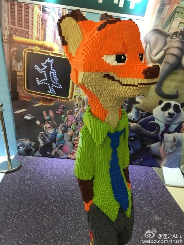 For a Lego expo in Ningbo City, he sculpted Nick Wilde, the fox character from the movie Zootopia.