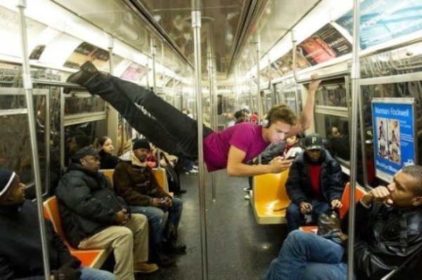 crazy-subway-bizarre-1