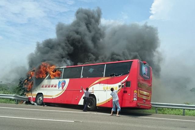 tourist-bus-fire-killed-26-1.jpg