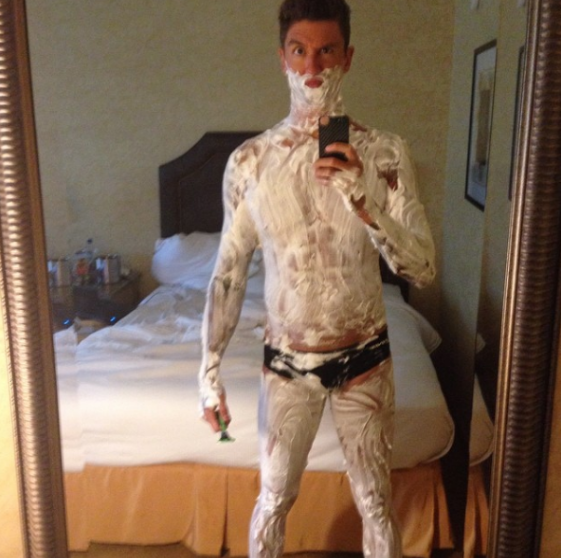 This picture of USA swimmer Anthony Ervin shaving before a meet: