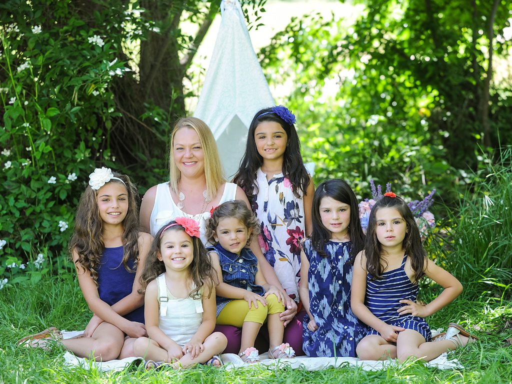 Single Foster Mother Adopts Six Sisters
