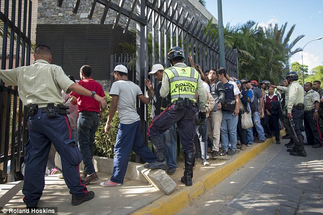 Munipal police dealing with food queues in Caracas, Venezuela, where food, oil and medicine shortages have reached crisis point