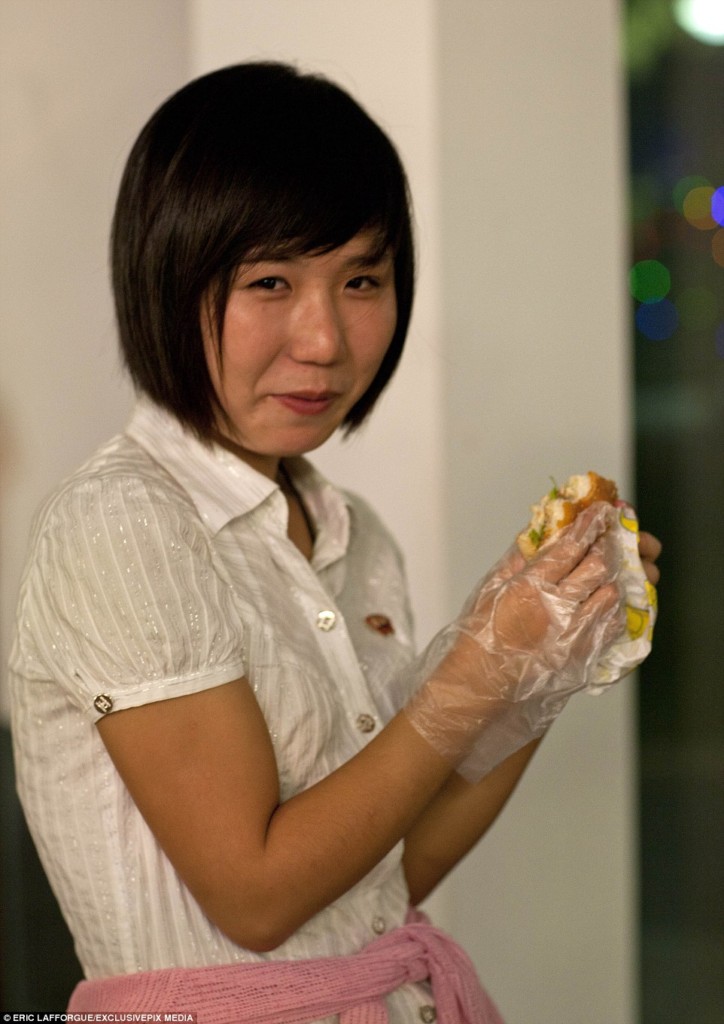 北韓少女「第一次踏出平壤旅行」認為漢堡是金正日發明的，還說米老鼠是中國人！