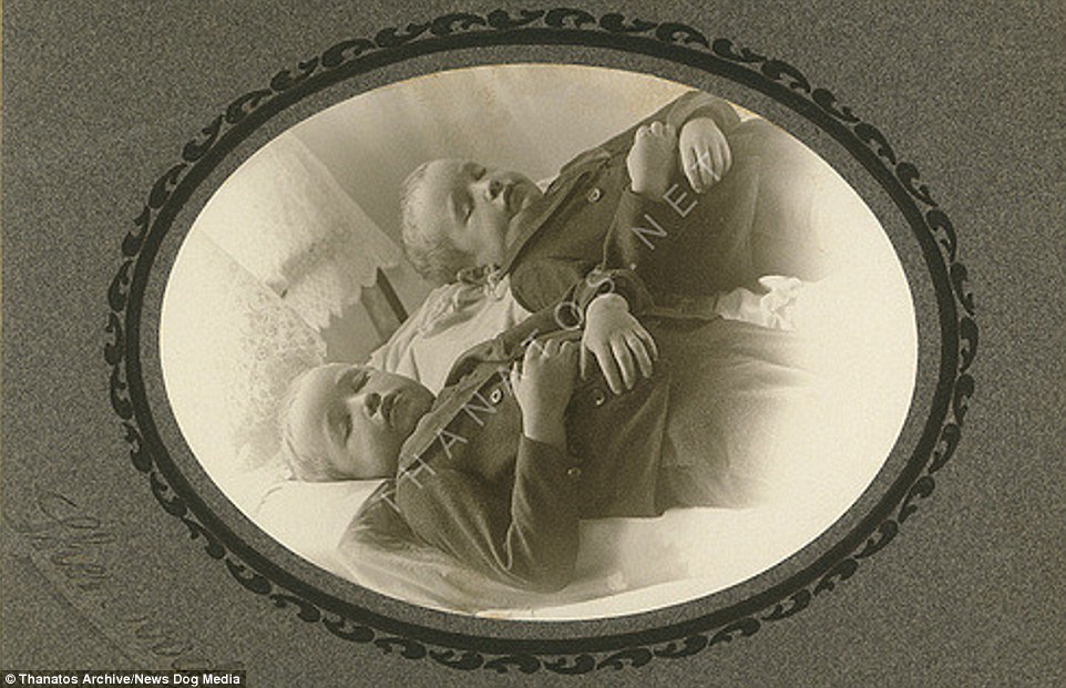 Twin boys are photographed together in St Charles, Michigan, in 1900. They presumably succumbed to the same epidemic